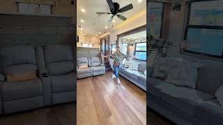 Custom built camper for full time RV life 🫶Tour the 2025 New Horizons Majestic luxury fifth wheel