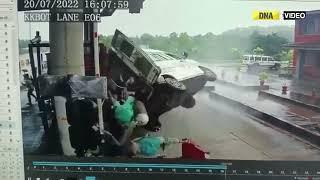 4 people killed after ambulance crashes into toll plaza in Karnataka