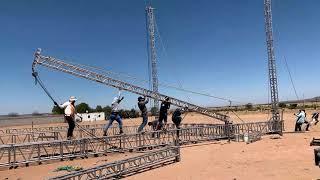 ARMADO DE ESCENARIO DE LOS GENS ((STAFF EN ACCIÓN))