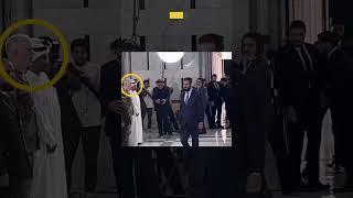 ضابط أمريكي ومبعوث ترامب يقفان احترامًا للرئيس أحمد الشرع!