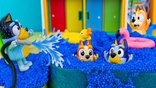 ¡BLUEY y BINGO en la Piscina! | Juguetes de Bluey en Español