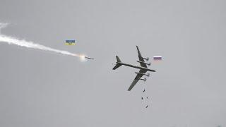 Scary moment! Russian strategic bomber was hit by a Ukrainian surface-to-air missile, crew died.