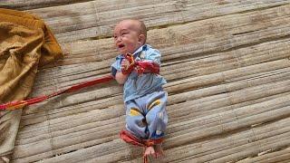 Single mother weaves bamboo to make doors and cooks rice