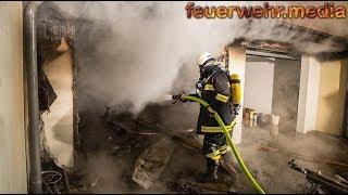 Garage nach explosionsartigem Knall in Vollbrand