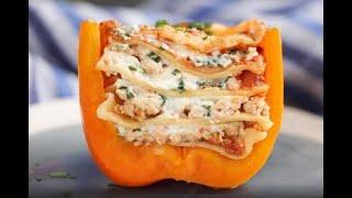 Раньше я фаршировала перец простенько - мясо да рис. Недавно подруга научила делать в них сочную