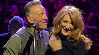 Bruce Springsteen & Patti Scialfa - "Fire" - Los Angeles, The Forum - April 4, 2024