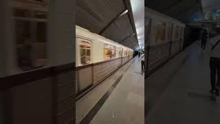 Ретро поезд метро  #железнаядорога #машинист #поезд #поезда #метро #электровоз