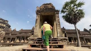 Cambodia Travel Tips // Angkor Wat Temple // Temple Cycling Tour // Cambodia Lifestyle