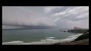 Spectaculaire arrivée d'un arcus sur la côte des basques à Biarritz !