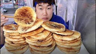 시장 호떡 3개 천원?? 산더미처럼 쌓고 흡입.. 옆집사장님놀라심 Hotteok mukbang 야식이 먹방