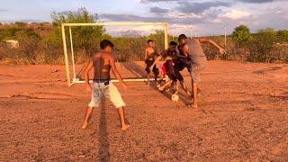 DESAFIO DE FUTEBOL COM BOLA DE CONCRETO - olha no que deu