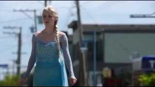 Once Upon A Time 4x01 "A Tale of Two Sisters" Elsa finds herself in the town of Storybrooke