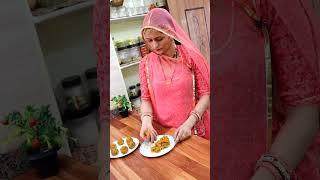 आज बारिश में गरमा गरम जोधपुरी प्याज की कचोरी बनाई | Geeta's Cooking