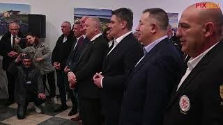 Predsjednik Milanović zapjevao nakon dodjele odlikovanja hrvatskim braniteljima