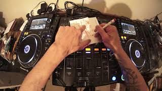 HOW TO PICK TRACKS FOR THE BEGINNING MIDDLE AND END OF YOUR DJ MIX SET