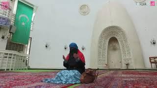 Sholat di Zagreb Central Mosque