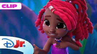 DISNEY JUNIOR ARIEL: Juegos de sirenas: palma, palmita y voltereta ‍️ | @DisneyJuniorES