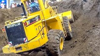 RC Caterpillar 988F! 120 kg (!!!) wheel loader in 1:8 scale! BIG and heavy!