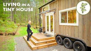 Woman Living in a Perfect Tiny House with BEAUTIFUL Interior Design – Cost & Full Tour