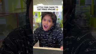 LITTLE FAN CAME TO GET FREE IPHONE 14 PRO MAX ️ #shorts #iphone14promax #apple #ios #iphone #funny