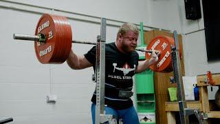 How much weight can Luke Richardson squat in wraps?