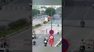 Chắn đường cực lớn nhưng tàu thì....