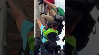 Chaos as migrants jump onto a train heading for the US #shorts #election2024 #mexico #usa #migration