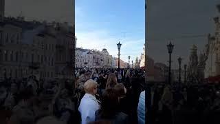Пьют и поют на Невском! Дело было в Питере.  Жизнь других.  ЖК Шуваловский.