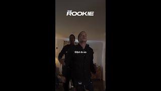 Bradford und Chen sehen nicht sehr begeistert aus!  Schau jetzt »The Rookie« Staffel 7 auf Sky!