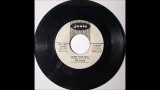 Lou Jordan & Chaperones - Close Your Eyes ~ teen doo wop teenage