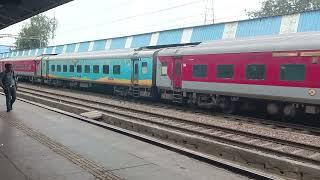 12716 Amritsar-hazur sahib nanded Sachkhand Express arriving at mathura junction