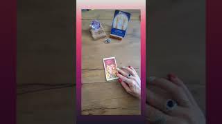 ТАРО ГОВОРИТ  Смотри совет от   карт    таро #гаданиетаро #short #tarot #shorttarotreading