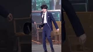 【宋亚轩】来看宋亚轩的西装舞台帅气且性感 太丝滑了
