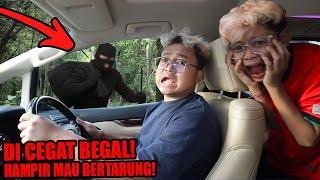 MENEGANGKAN!!! BOCIL DICEGAT BEGAL MAU MASUK KEDALAM MOBIL!!!