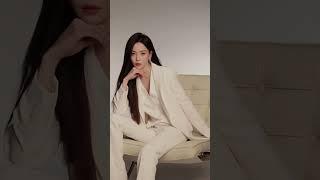 Kelly​于文文Studio | 丝缕不受约束，自在洒脱如风。遇见更美好的自己，捕捉闪耀自信的 @KellyYu  ～#于文文onsensou洗护发代言人 #onsensou温泉藻