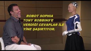 Robot Sophia Tony Robbins'e verdiği cevaplar ile yine şaşırtıyor.