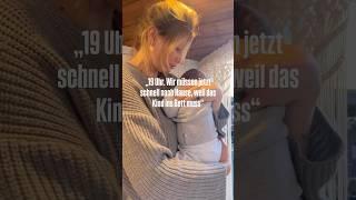 Egal wie spät es war, unser Mini schläft überall dort, wo er sich geborgen fühlt… bei Mama und Papa!