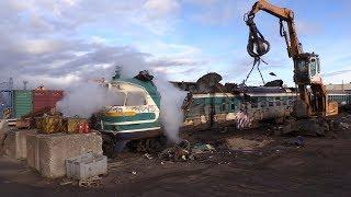 Слом дизель-поезда ДР1А ИЗНУТРИ ВАГОНА 2 / Scrapping of DR1A DMU FROM INSIDE THE CAR 2