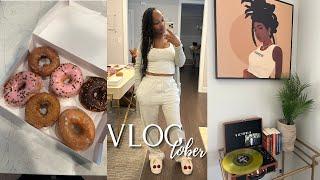 VLOGTOBER| SPEND A FEW DAYS WITH ME... JUST VIBIN| NEW RECORD PLAYER, DONUTS, FALL WALK & MORE