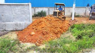 Launches Amazing New Operator by Dozer MINI Pushing Soil Stick to the fence to keep the fence strong