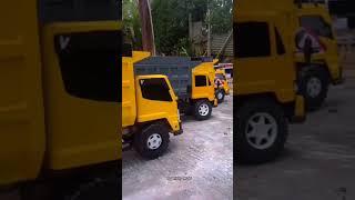 Miniatur truk Kalimantan beraksi, |Miniature Kalimantan truck in action