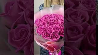 Букет из 25 розовых роз 50 см в современной упаковке Россия