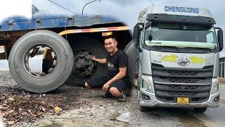 Auto repair:  Replace Truck Rims for Broken Container Trucks in the Middle of the Road"