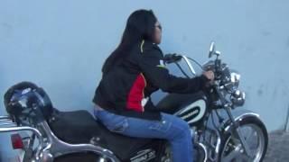 En la moto con Sara