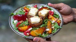 Salade d'été aux nectarines et miel, roquette et toast de fromage de chèvre