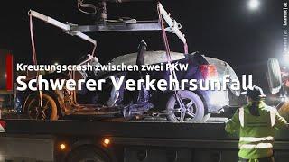 Person eingeklemmt: Schwerer Kreuzungscrash zwischen zwei PKW auf Salzkammergutstraße in Gmunden