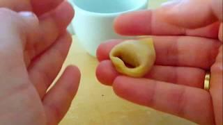 Come chiudere i tortellini, how to close tortellini pasta