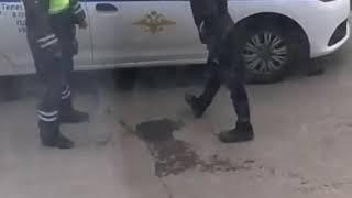 Наркоман убегает от полиции! Прет не по детски!