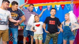 Аминка и Милана ПЕРЕЕХАЛИ Жить к Артуру! Делаем канал Family Box Витаминка Toys