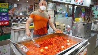 Muscle Man's giant steel plate Tteokbokki, kimbap and sundae! / Korean street food